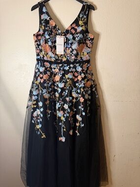 JJs House beautiful Black Floral Embroidered  sequined  lace V-Neck Dress